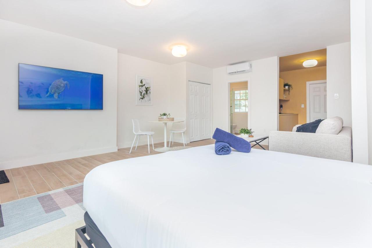 Large Stylish Studio Apartment In El Portal #3 Miami Eksteriør billede