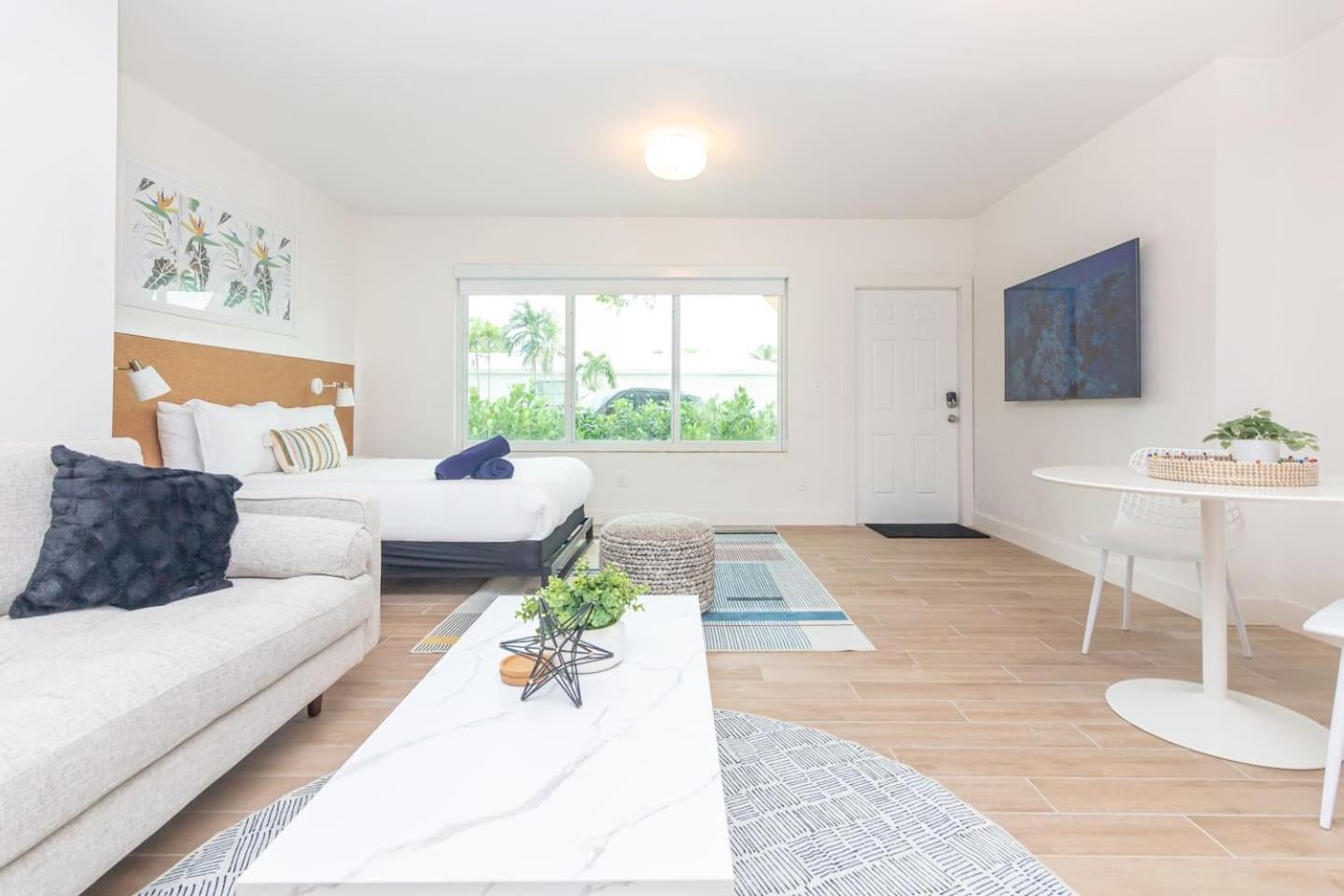 Large Stylish Studio Apartment In El Portal #3 Miami Eksteriør billede