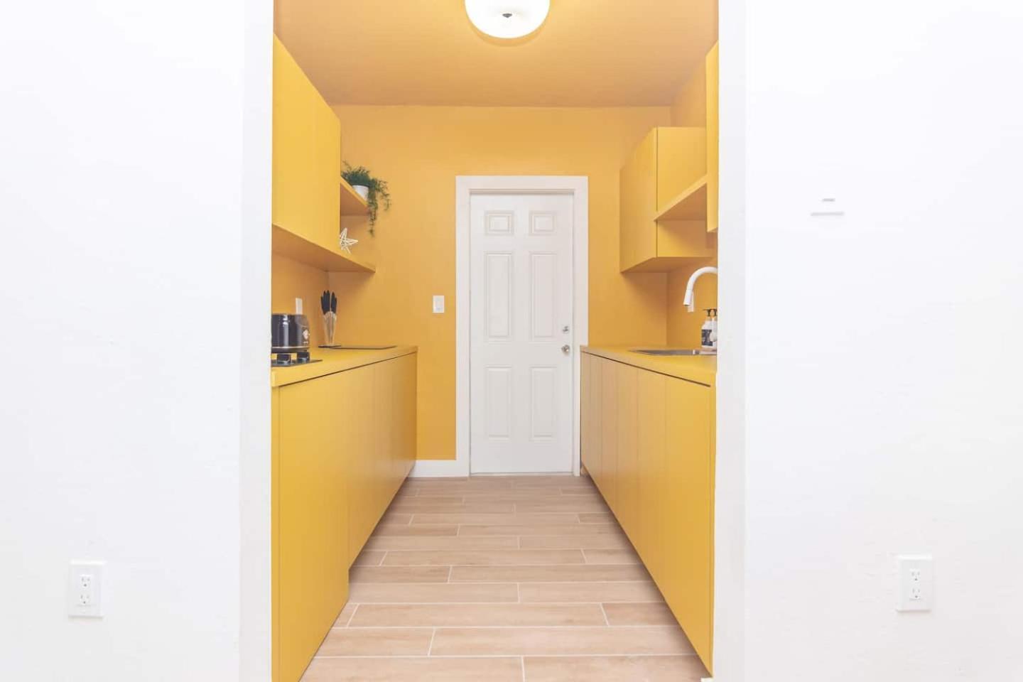 Large Stylish Studio Apartment In El Portal #3 Miami Eksteriør billede