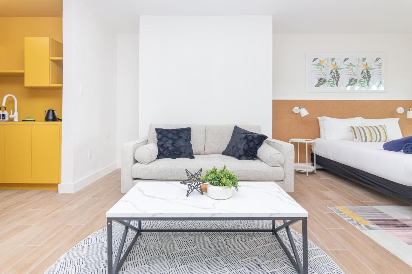 Large Stylish Studio Apartment In El Portal #3 Miami Eksteriør billede
