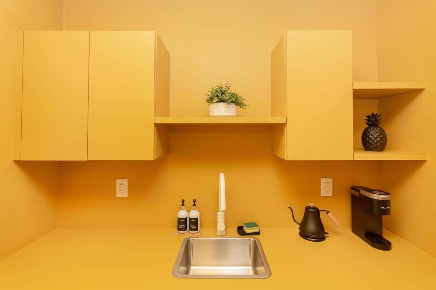 Large Stylish Studio Apartment In El Portal #3 Miami Eksteriør billede