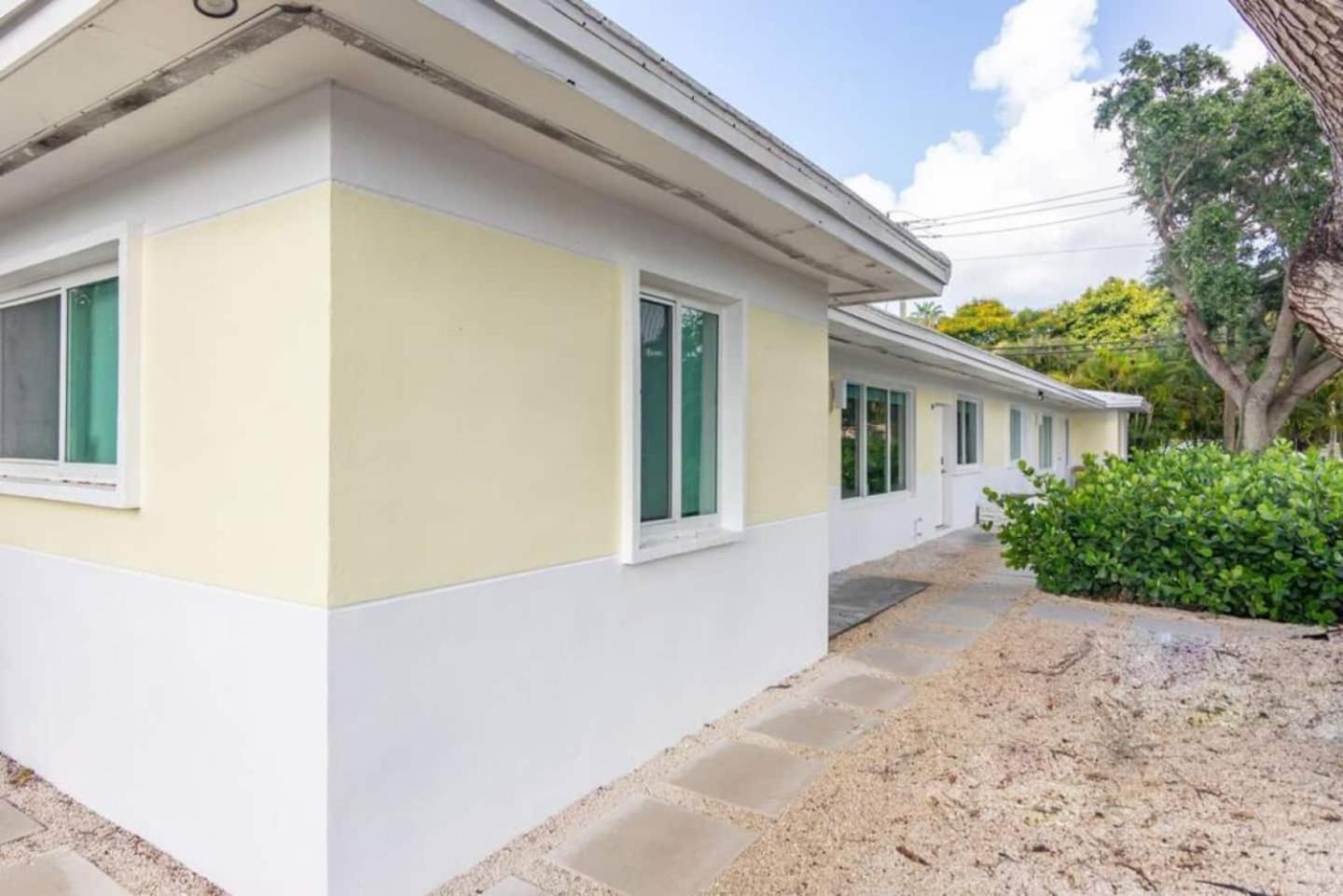 Large Stylish Studio Apartment In El Portal #3 Miami Eksteriør billede