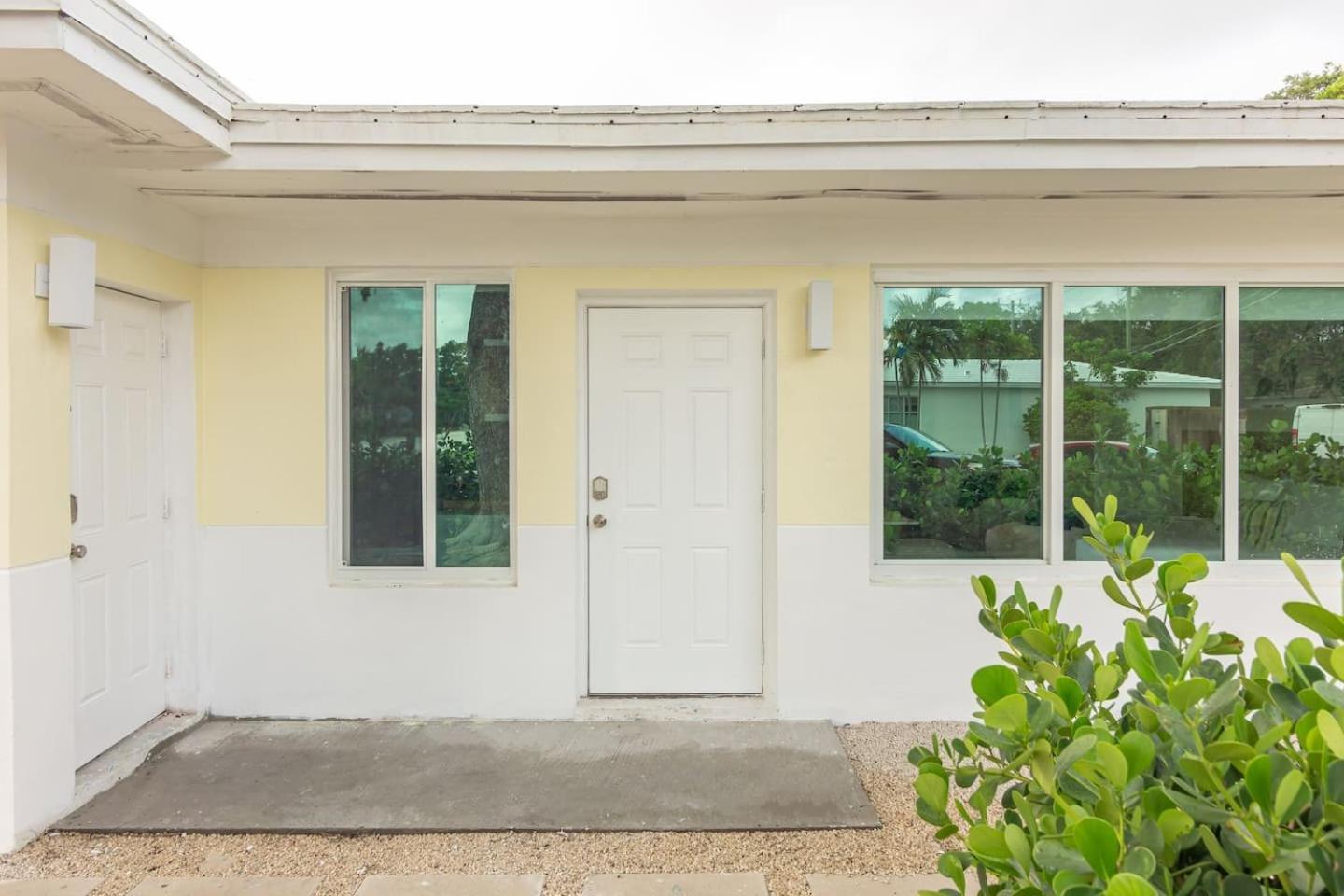 Large Stylish Studio Apartment In El Portal #3 Miami Eksteriør billede