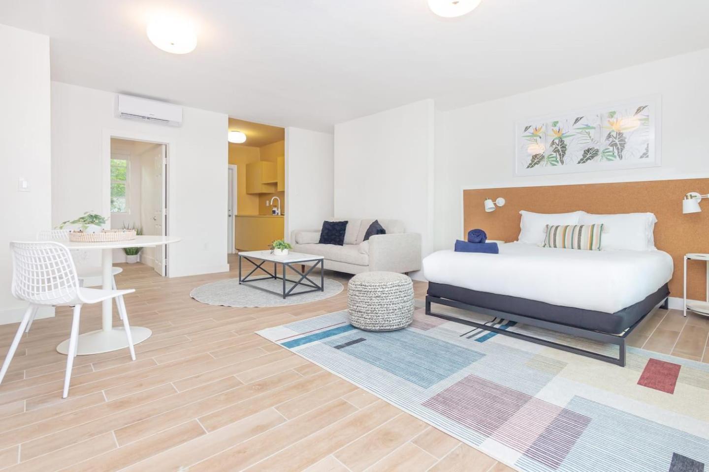 Large Stylish Studio Apartment In El Portal #3 Miami Eksteriør billede