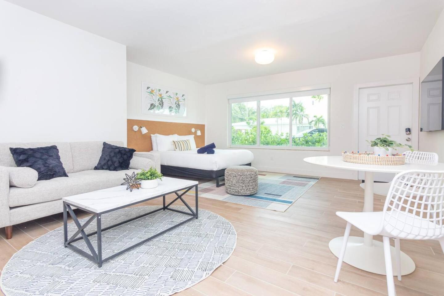 Large Stylish Studio Apartment In El Portal #3 Miami Eksteriør billede