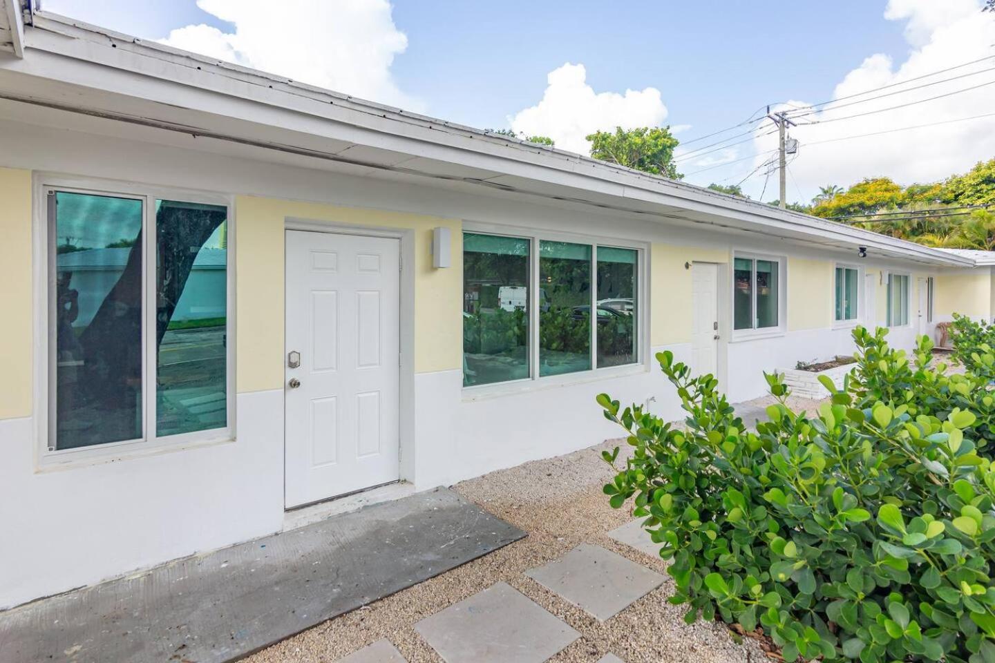 Large Stylish Studio Apartment In El Portal #3 Miami Eksteriør billede