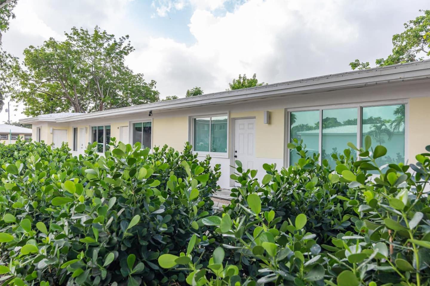 Large Stylish Studio Apartment In El Portal #3 Miami Eksteriør billede